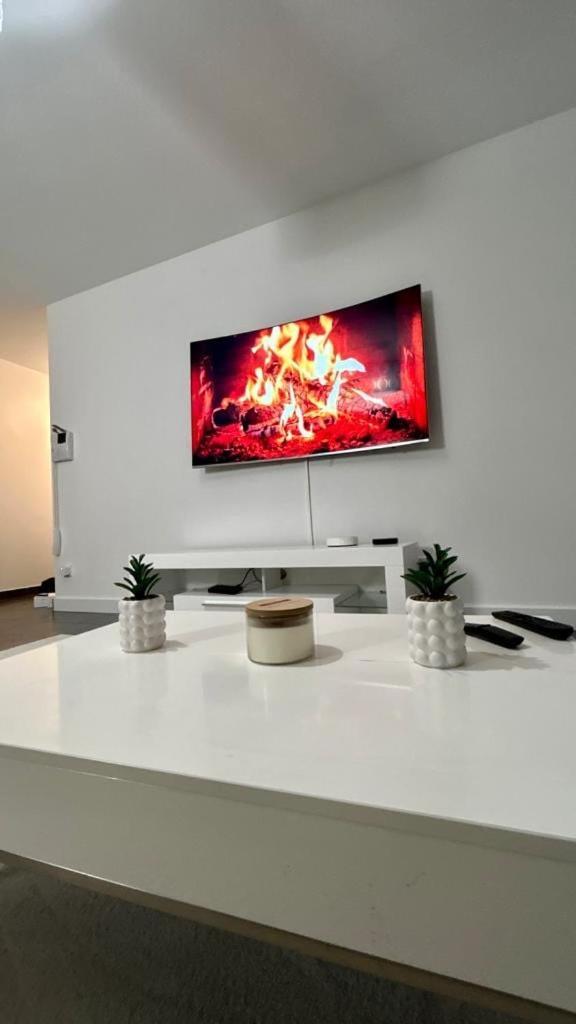 Black Room: Votre Pres De Lyon Apartment Venissieux